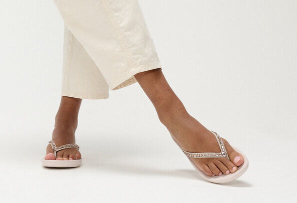 IQUSHION Multi-Crystal Toe-Posts